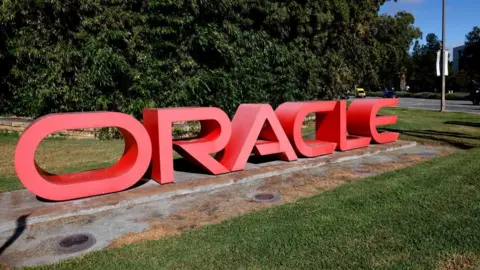 Oracle Earnings Report Increases AI Bubble Concerns As Shares Fall