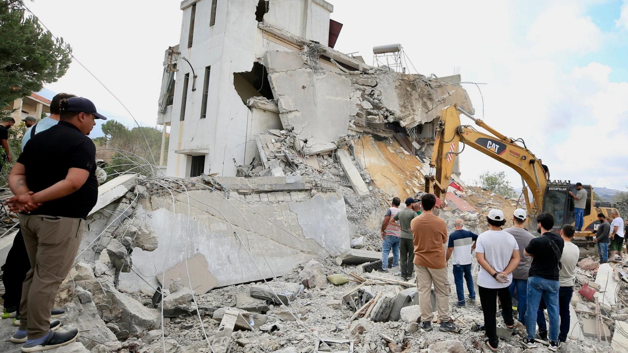 Israeli Air Strikes in Southern Lebanon Kill 11, Including Two Children