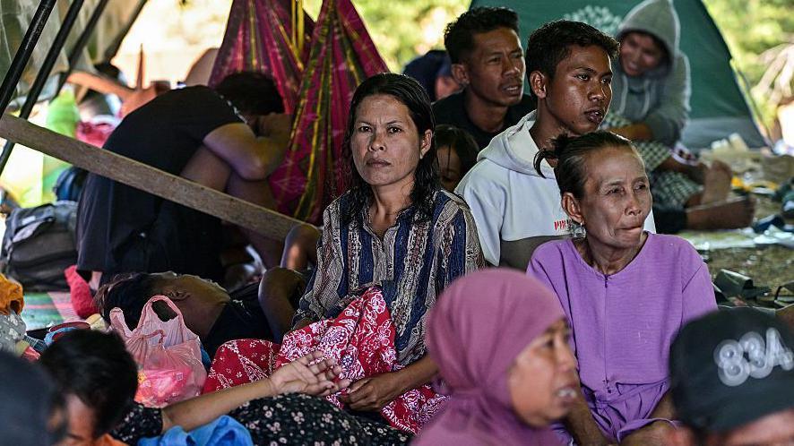 Indonesia Earthquake Leaves Thousands in Danger as Aid Shortage Fuels Hunger and Fear