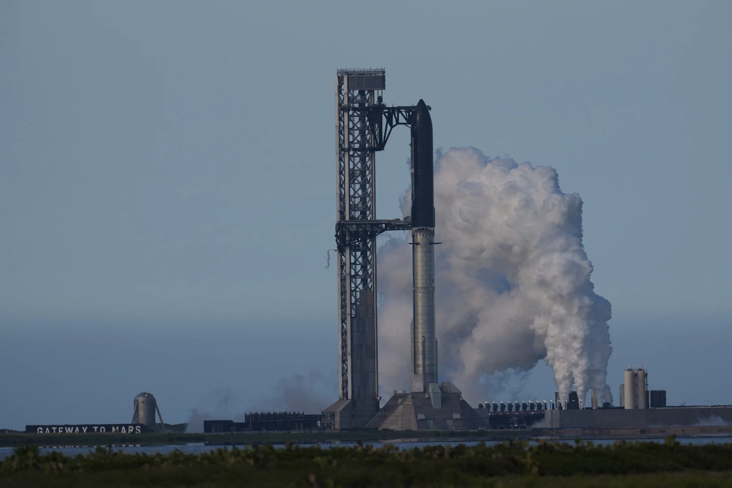 SpaceX Starship Launch Halted Minutes Before Liftoff Due to Hydraulic Malfunction