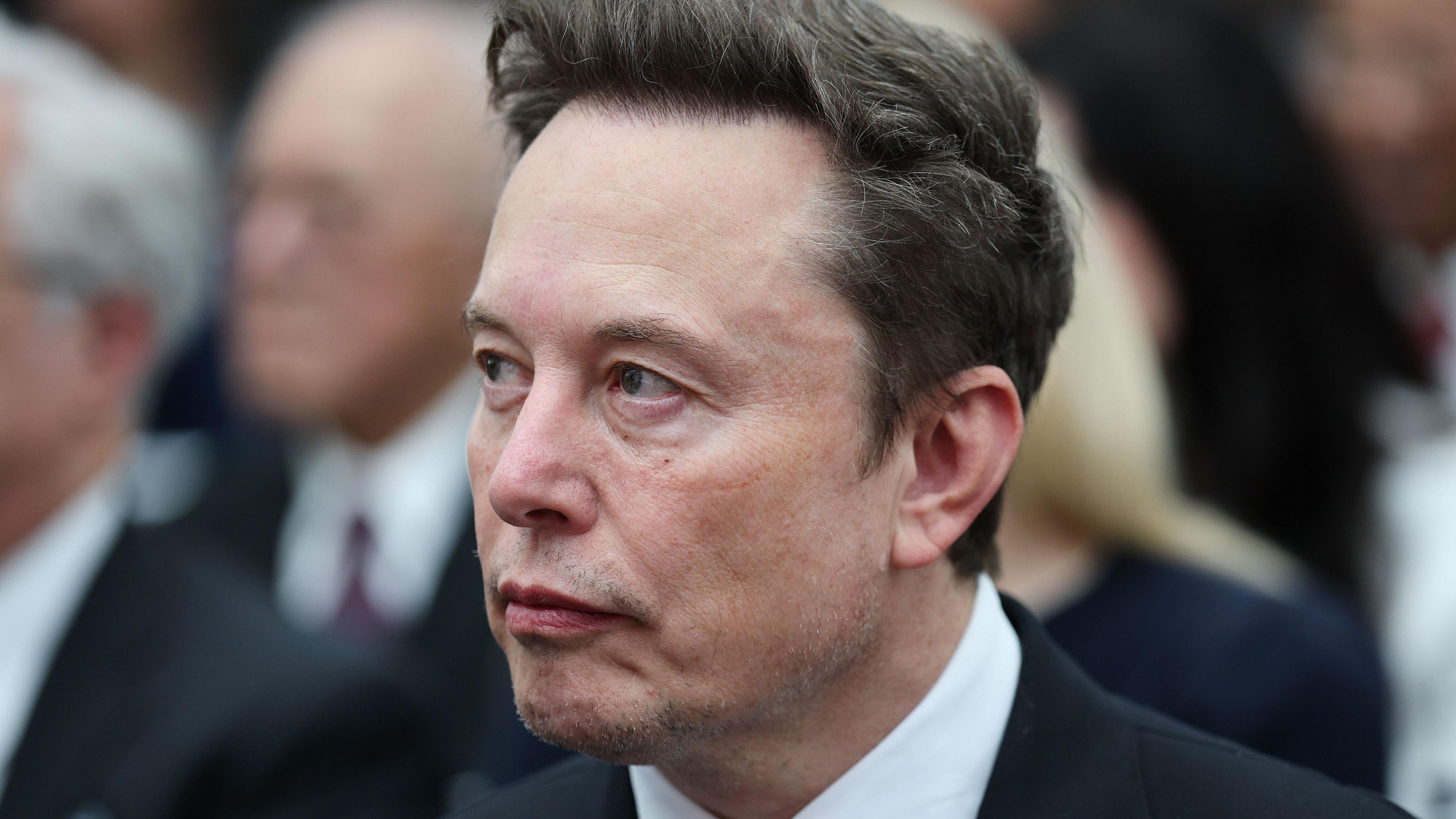 Musk Accuses Ukraine of Military Starlink Use – Service Pulled, Then Restored