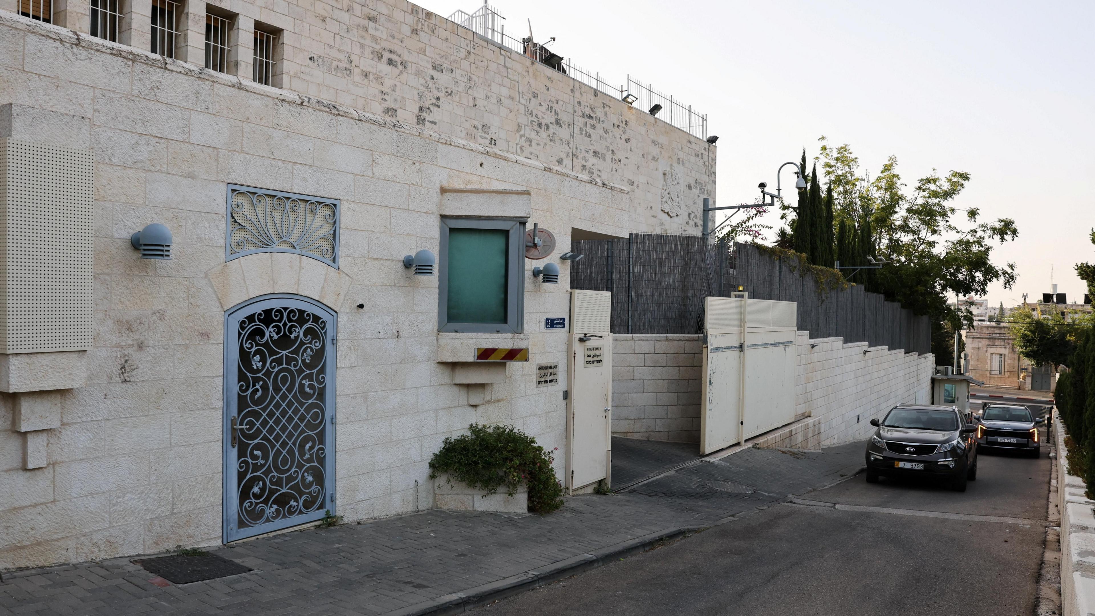 Diplomatic Rift in East Jerusalem: Most UK Consulate Staff Depart Amid Israel’s Closure