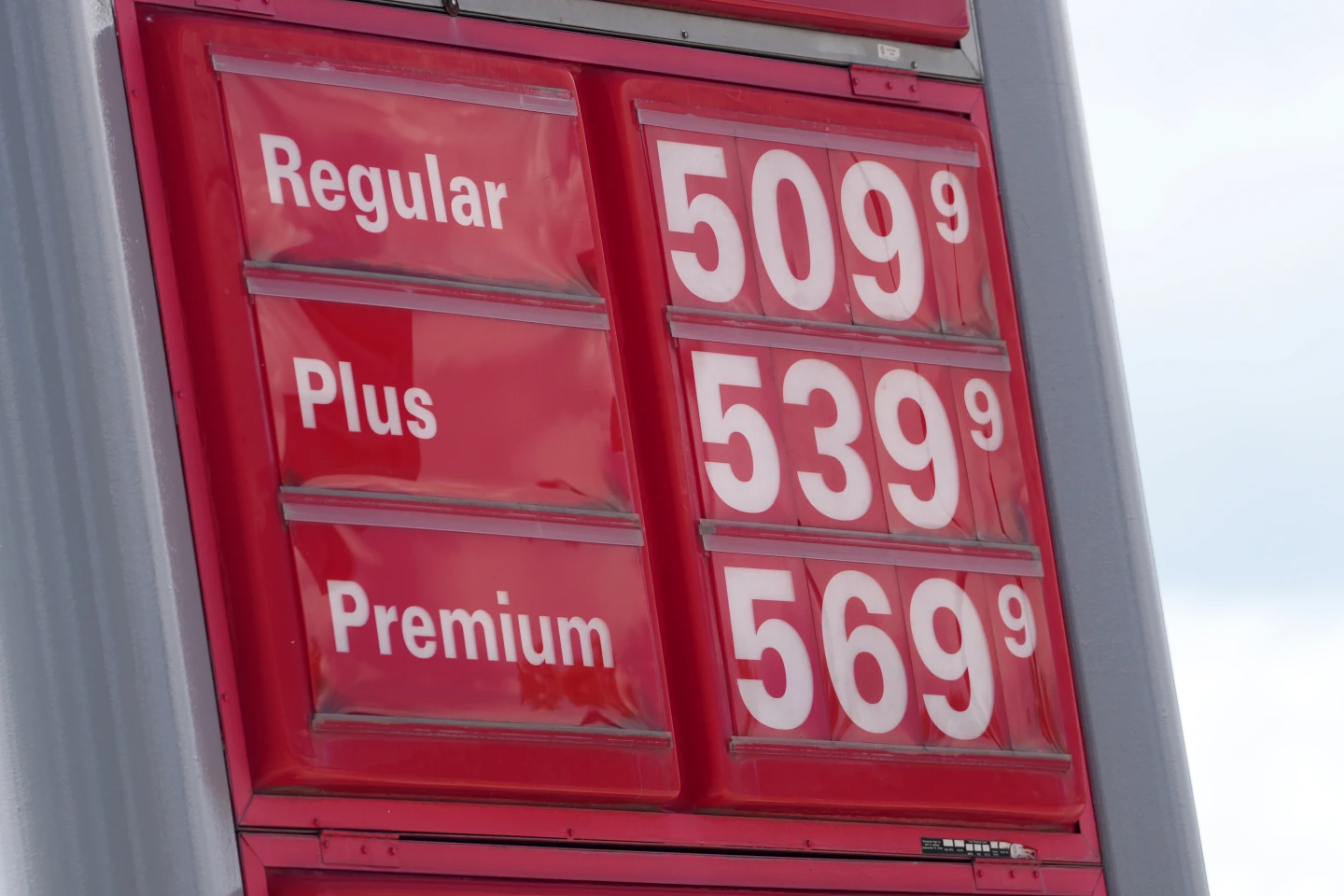 Consumer Confidence Jumps at Voltage While Gas Prices Wrest Leverage