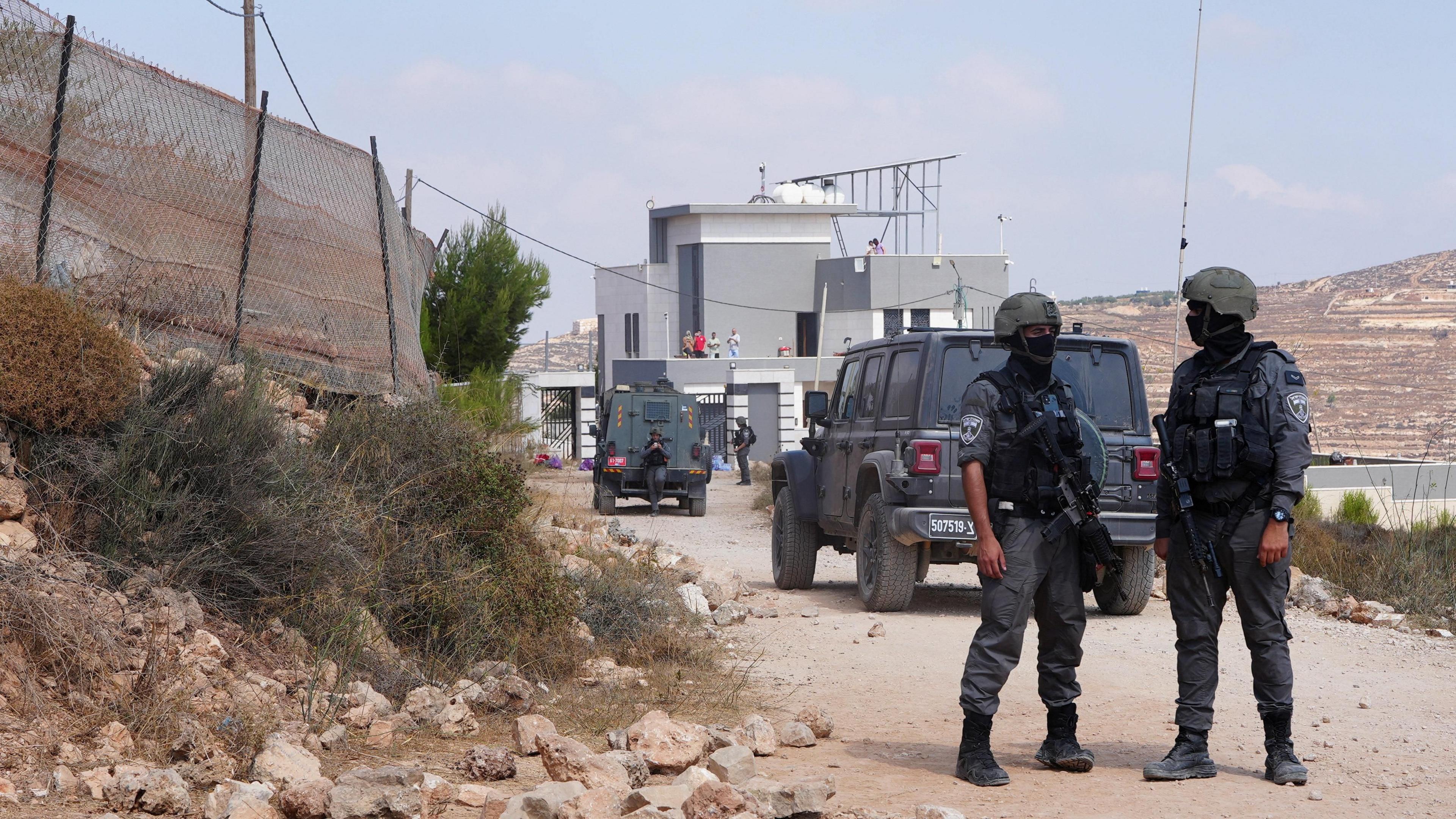 Aid Delivery Amid Settlement Siege in Qusra: Activists, IDF and Palestinian Families