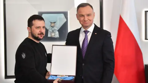 Zelensky Returns Poland’s Highest Honour After Strip, Amid UPA Naming Row