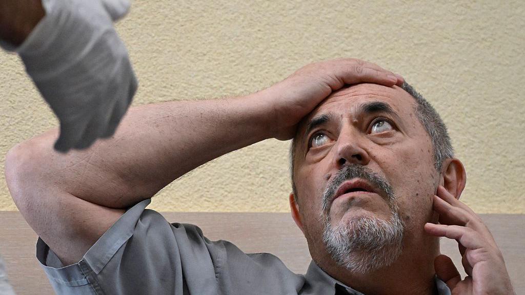 Russia Seizes Anti‑War Blogger and Blocks Politician from Running