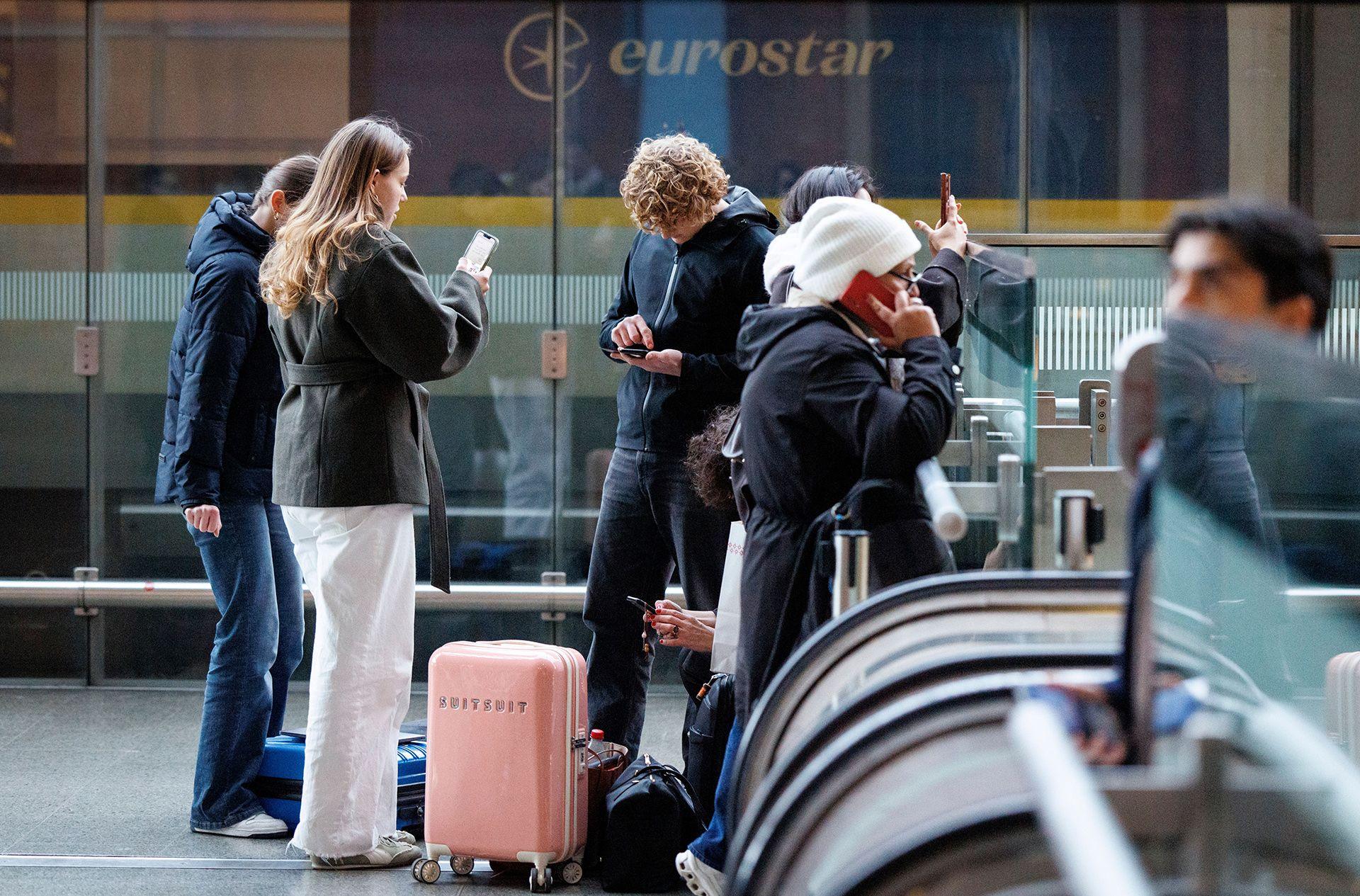 EU’s digital border system sparks long lines for holidaymakers