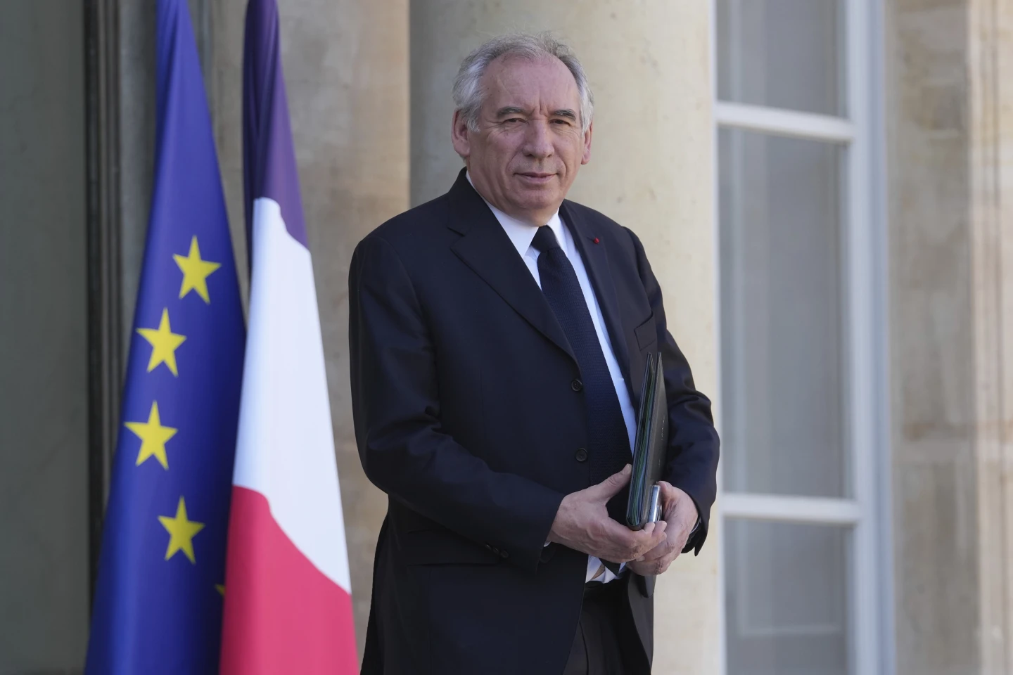 France Faces Political Turmoil as Prime Minister Bayrou Awaiting Confidence Vote