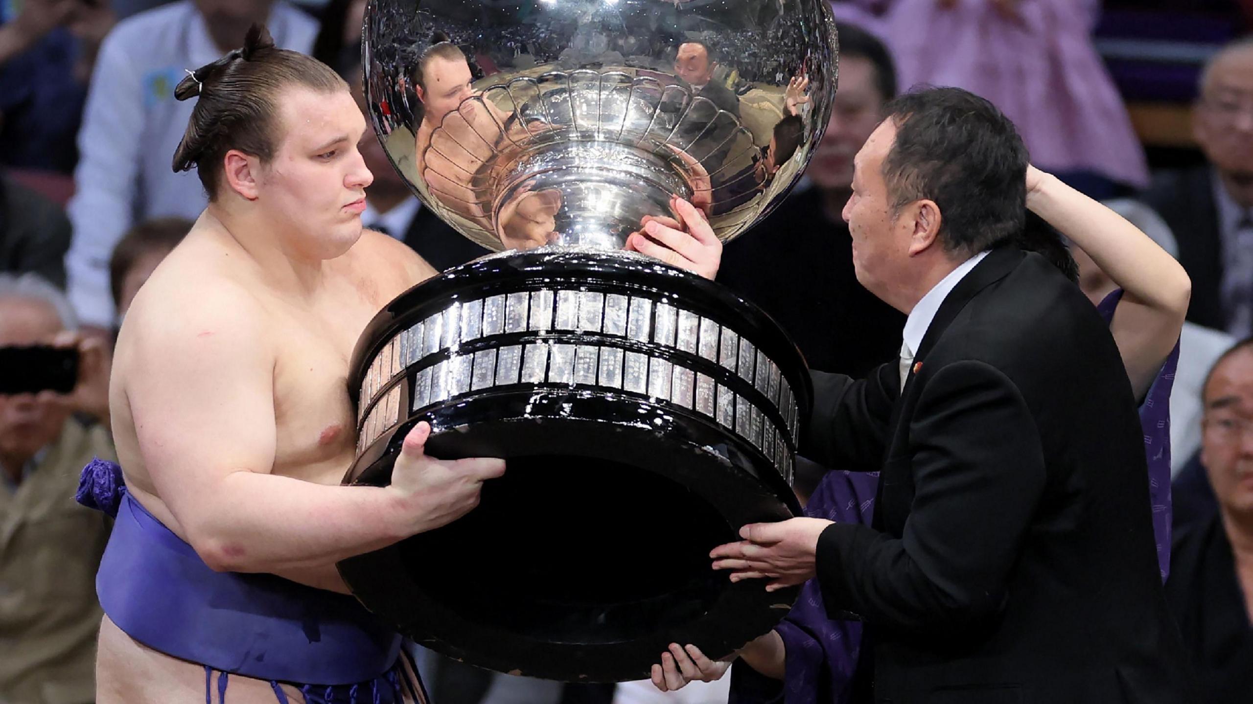Ukrainian Aonishiki Crowned Sumo Champion in Historic Victory
