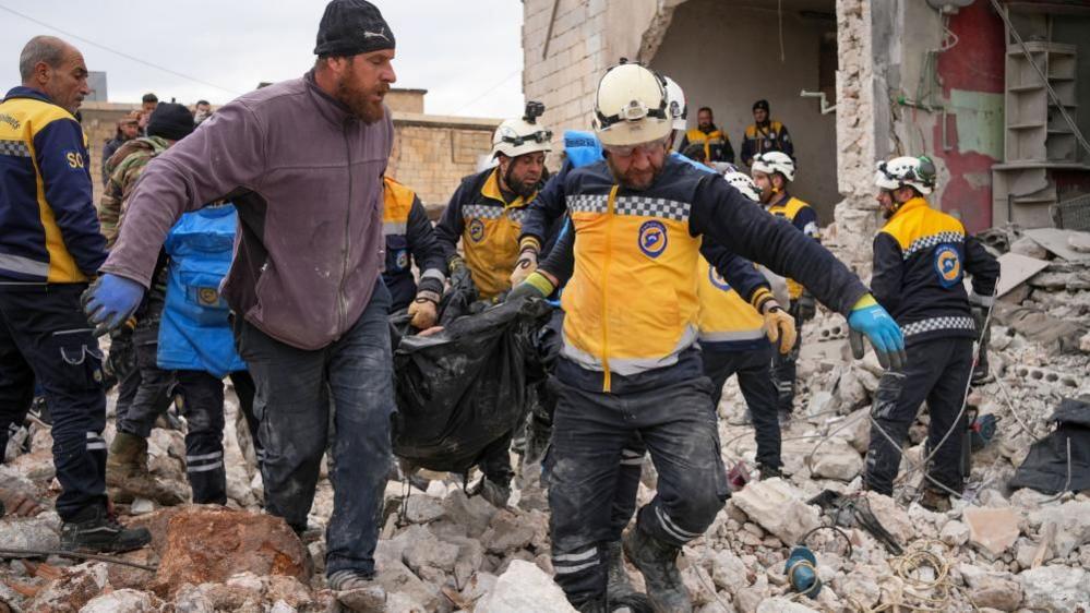 Lebanon hands Syrian general to Damascus for alleged war crimes