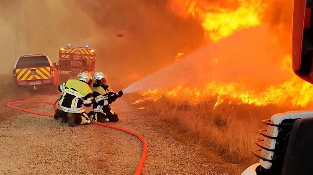 Wildfires blaze through south‑west France amid imminent 40°C heatwave