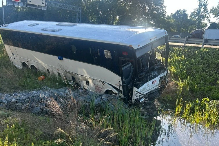 Virginia Bus Collision on I‑95 Claims Five Lives, Wounds 34