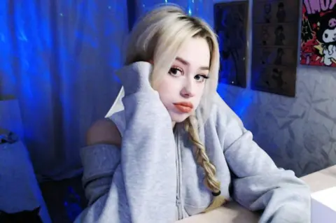 The Rise of 'Molecule': A Dangerous Weight-Loss Pill Captivating Young Russians