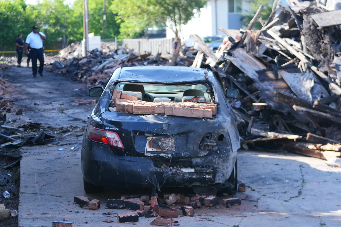 Dallas Apartment Fire: Explosion Ruptures Building While Evacuation Begins
