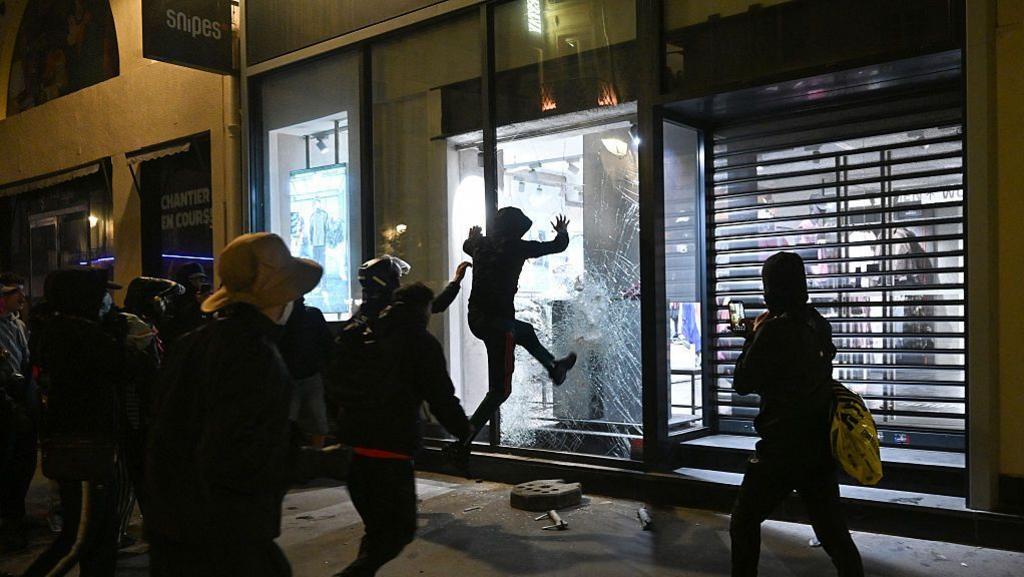 Vinted removes listings linked to stolen goods after French riots
