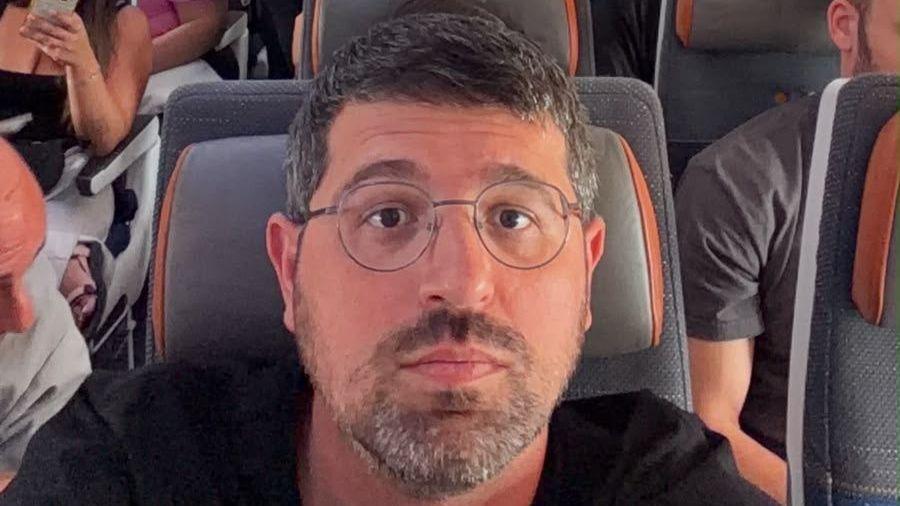 Passenger Adam Polovincik on Flydubai flight
