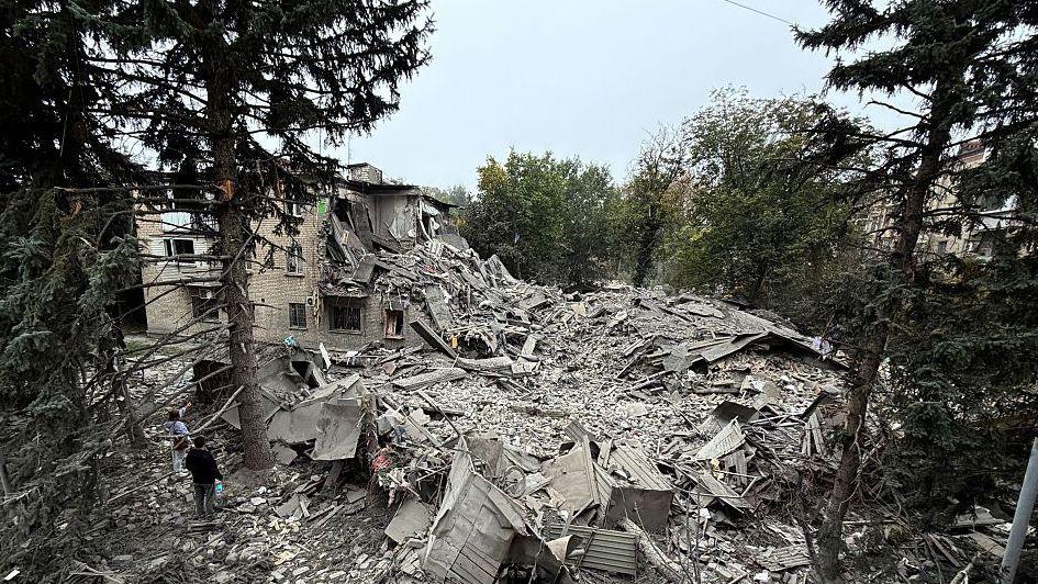 Russian Glide Bombs Strike Zaporizhzhia, 15 Dead in Latest Escalation
