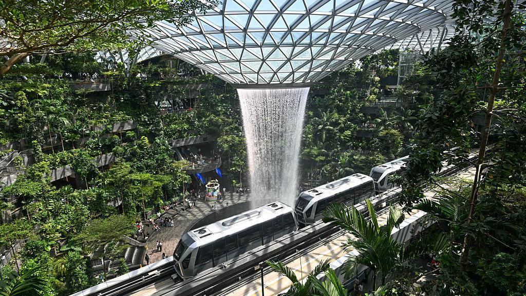 Singapore Arrests British Man Over 2024 Airport Jeans Theft