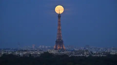Global Skies Illuminate: The Dazzling Supermoon of October 2025