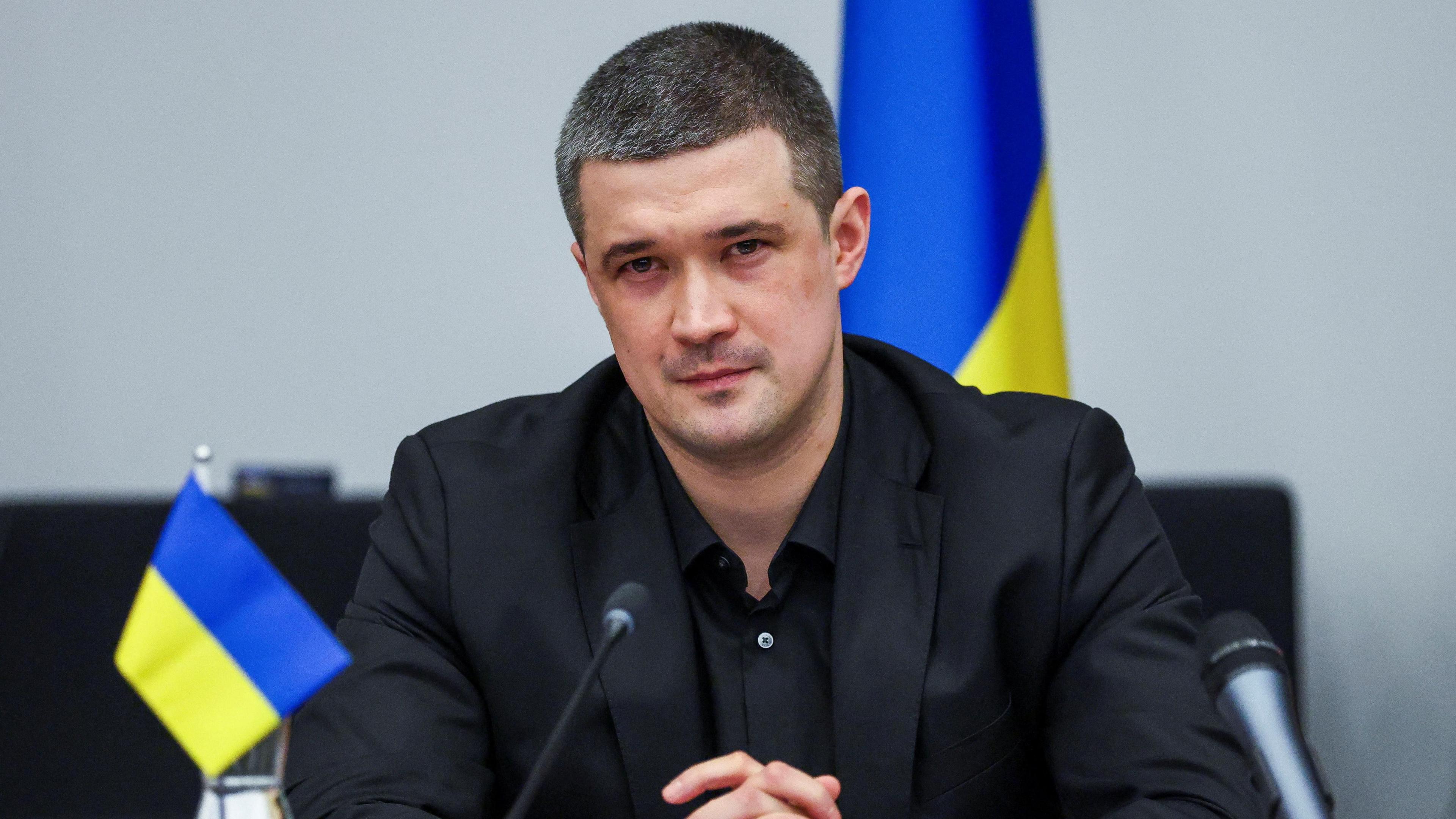 Ukraine's Former Defence Minister Calls for Elections Amid Wartime Tensions