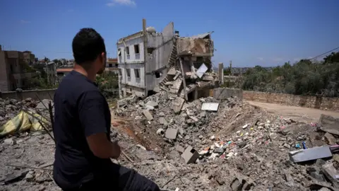 Abandoned Houses, Hopeful Return: Lebanon’s Fragile Calm Amid US‑Iran Truce