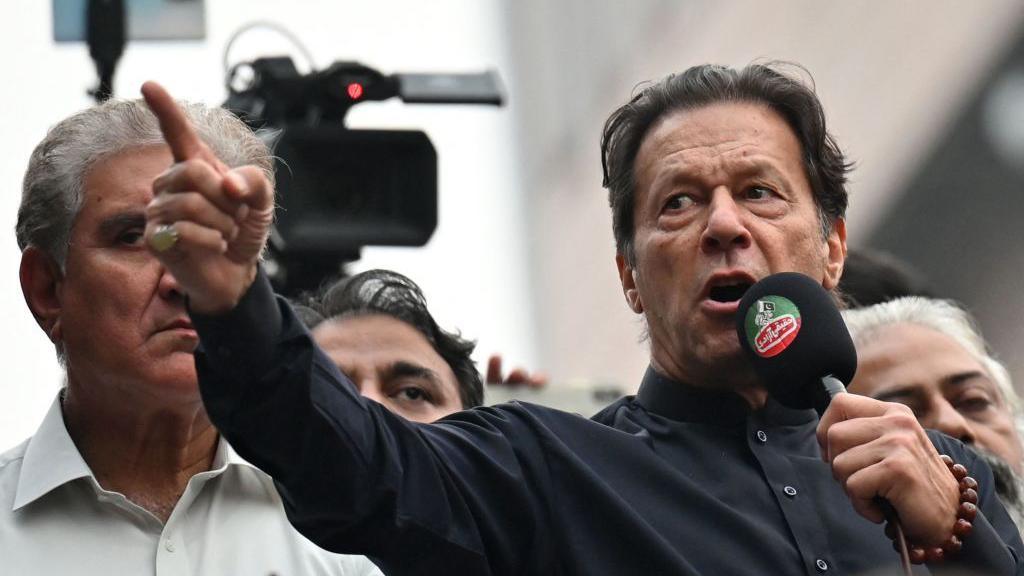 Ex‑cricket captains urge Pakistan to provide proper medical care for Imran Khan