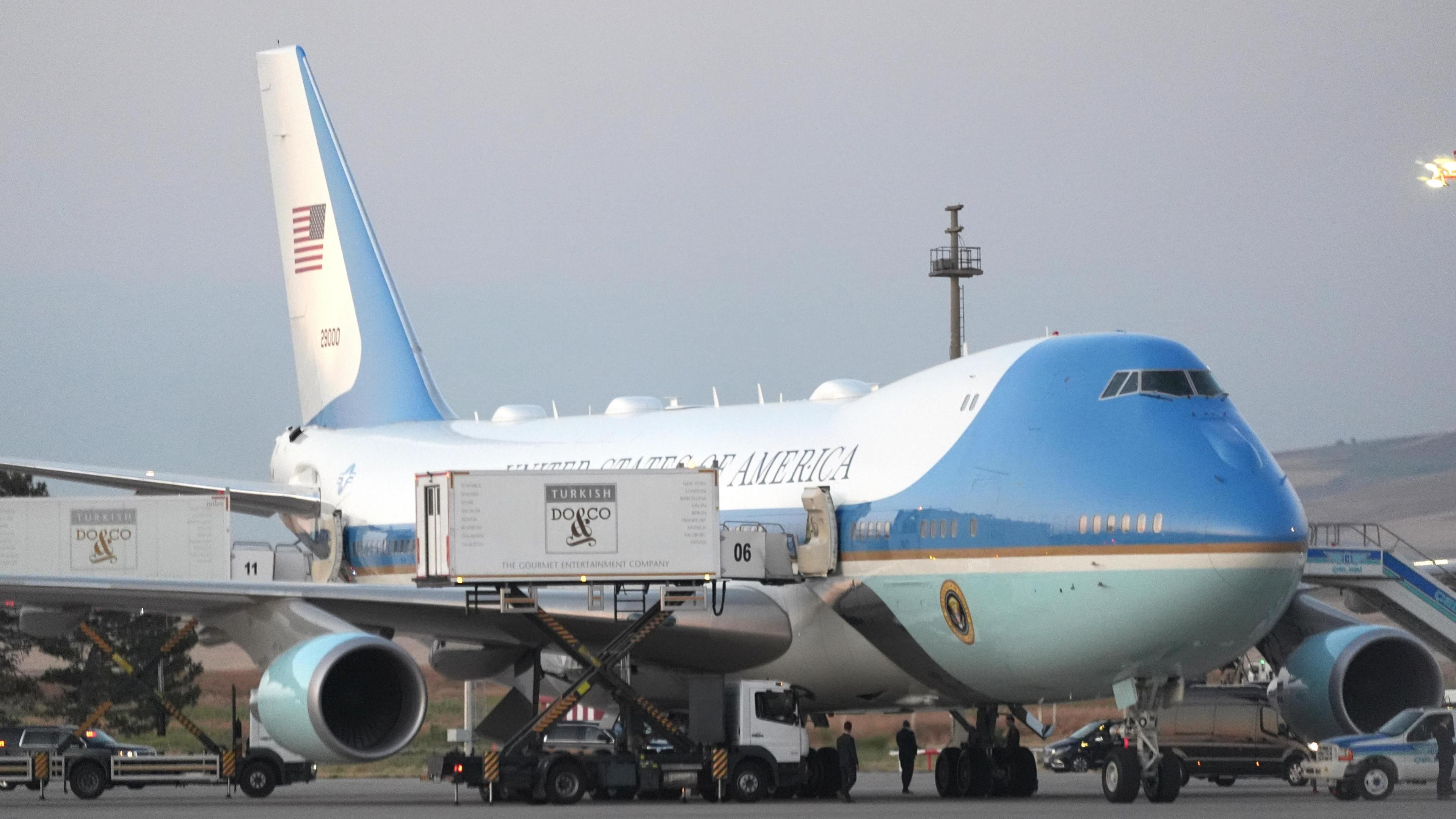 Trump Cabinet on Decoy Air Force One as President Leaves Quietly