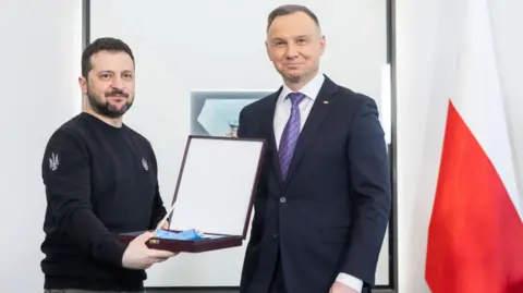 Polish President Removes Zelensky’s White Eagle Medal Amid Dispute over WWII‑Era Unit Name