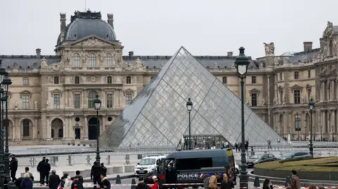 Investigators Reveal Louvre Heist Involvement of Local Criminals
