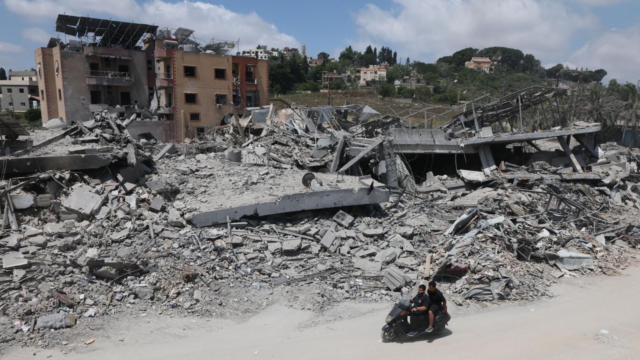Israeli Troops Kill Two in South Lebanon After Lull in Fighting