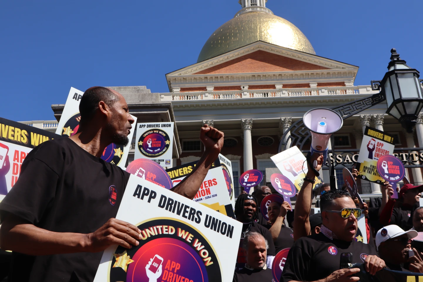 Massachusetts Uber and Lyft Drivers Certify Union, Opening Door for Gig‑Economy Organization