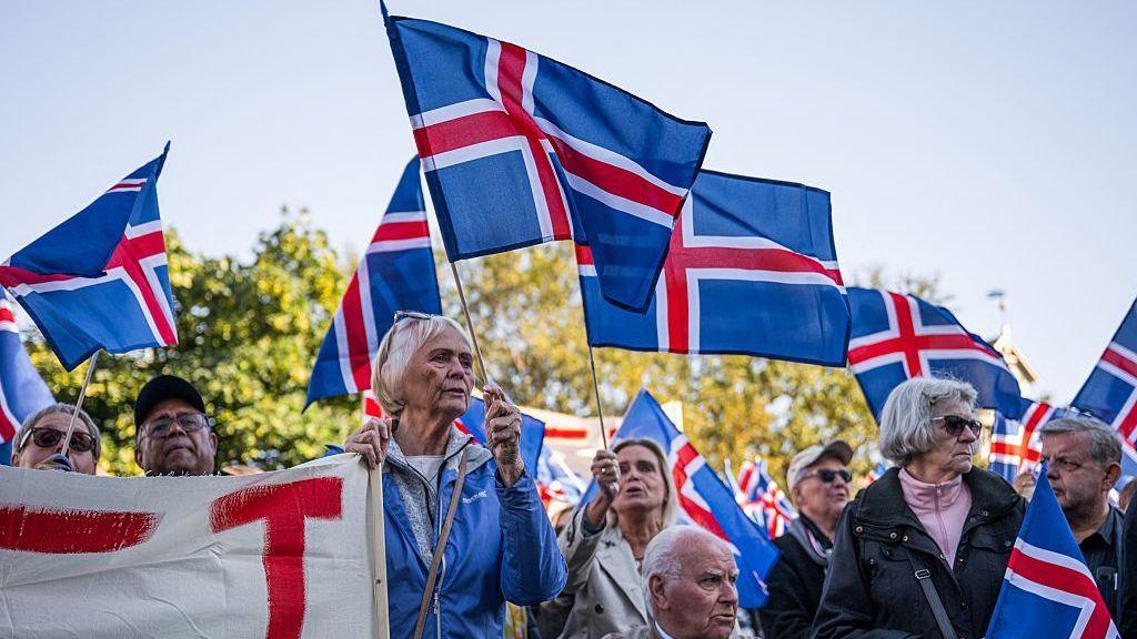 Iceland votes on restarting EU talks in razor‑thin referendum